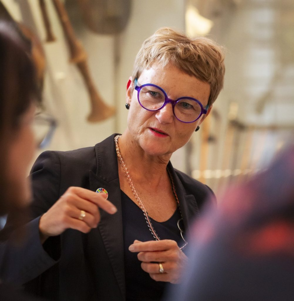 Gerda Ridler im Gespräch mit Andrea Zauner-Dungl und unseren beiden Auorinnen.