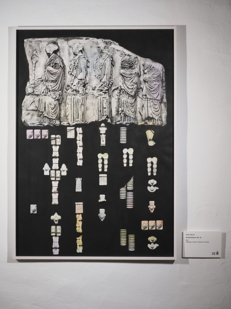 Payer Gabriel | "On Inscriptions" No. 10 | 2024 | Prägungen, Pastell und Bleistift auf Papier | Preis der Stadt Krems 2026 | © Pamela Schmatz