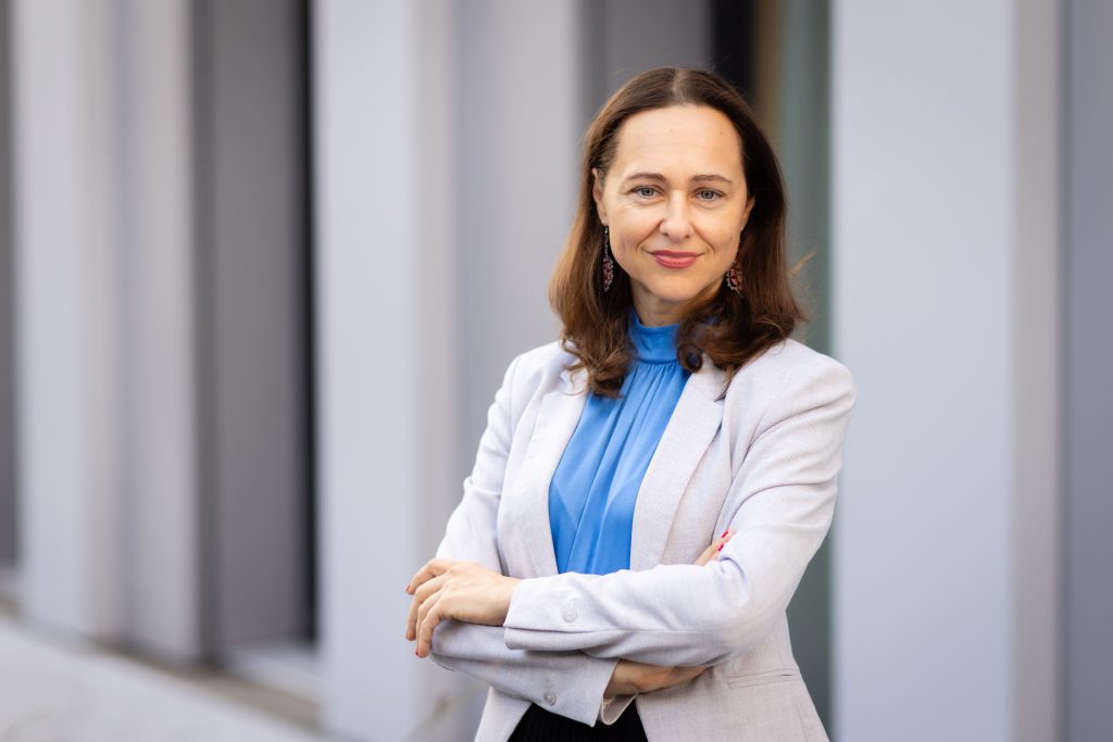 Portrait von Doris Berger-Grabner, Studiengangsleiterin Unternehmensführung und Digitales Management am IMC Krems. | ©PamelaSchmatz
