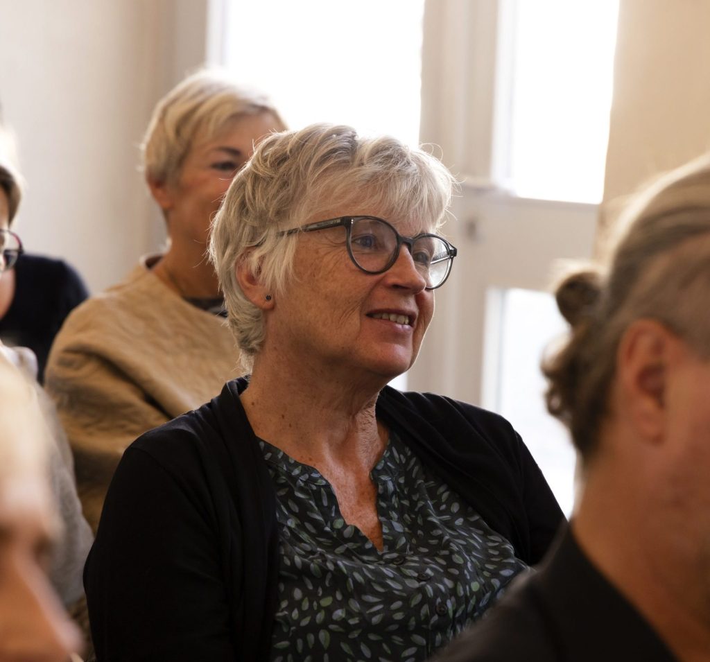 Aufnahme vom ask-Dialog im museumkrems zum Thema "Die Tabakfabrik als Ort der Emanzipation". In den Dialog getreten sind die ask-Autorinnen Astrid Kuffner und Nina Schedlmayer mit Historikerin Edith Blaschitz von der Universität für Weiterbildung Krems und der Künstlerin Anne Glassner. | © Barbara Elser