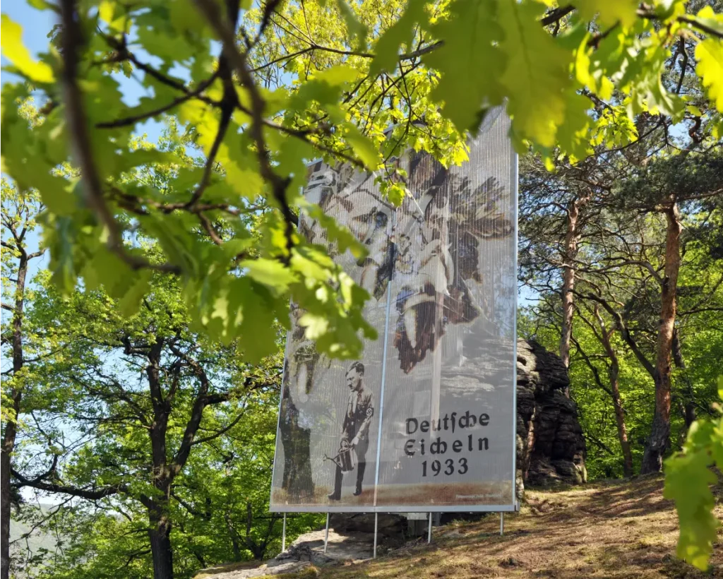 Ansicht des 2016 entstandenen Mahnmals von Martin Krenn am Friedenskreuz St. Lorenz. | © Wolfgang Woessner